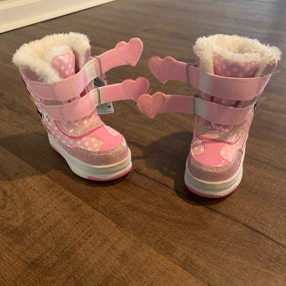 Minnie Mouse toddler snow boots size 7! - Picture 6 of 9
